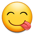 Облизывается